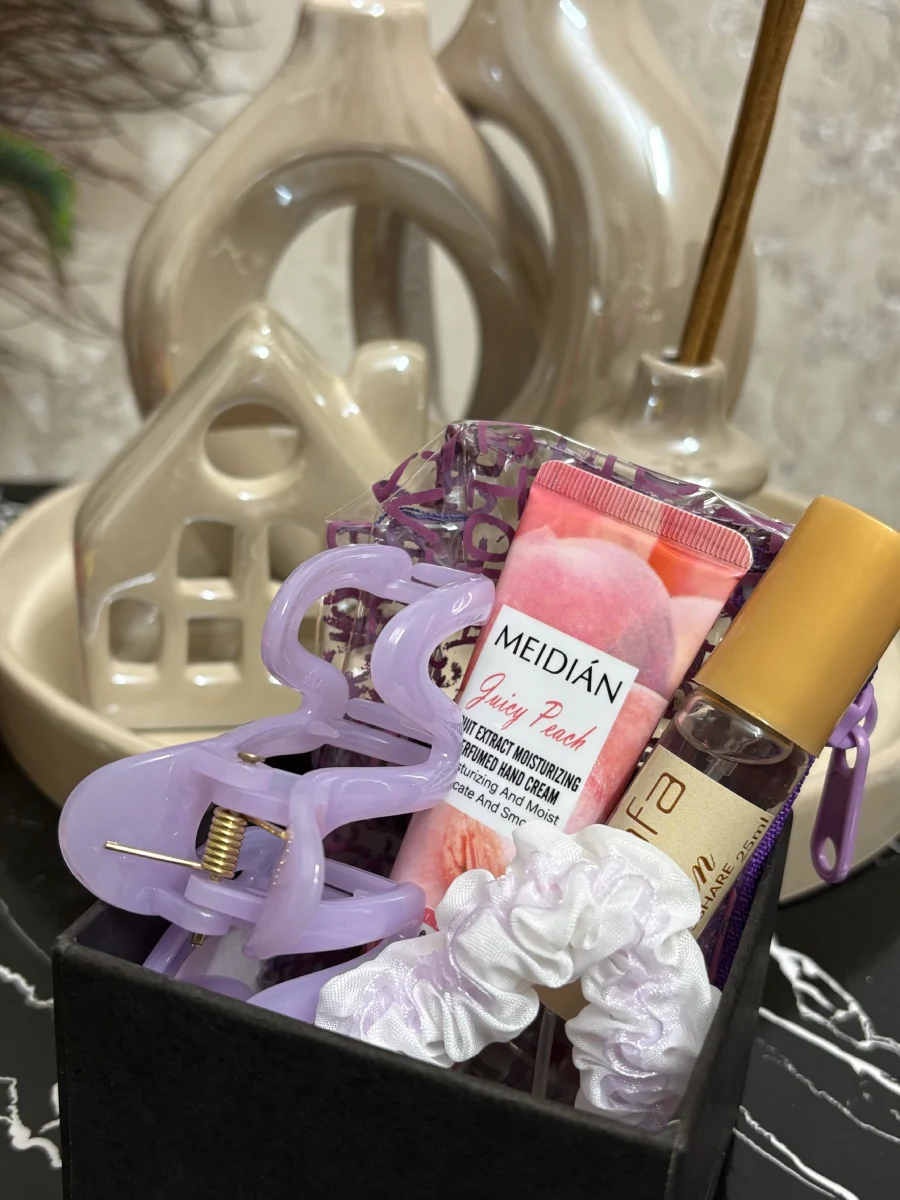 پک بنفش ۵ تکه کاربردی دخترانه شامل عطر و کیف مینی | رینبو شاپ